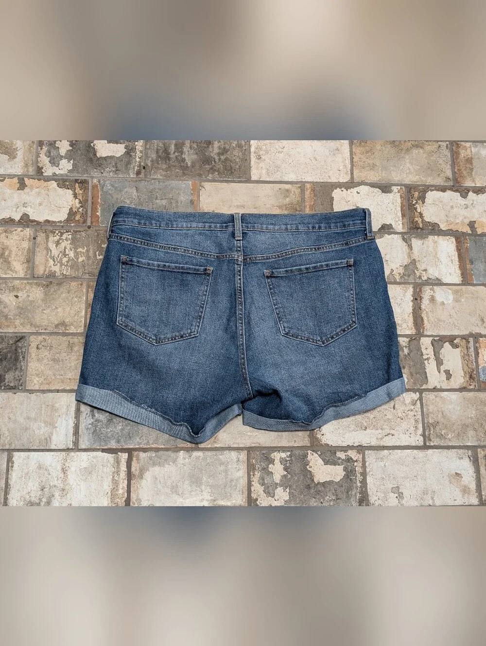 Old Navy Medium Wash Cuffed Stretch Denim Jean Shorts - Women's Size 14